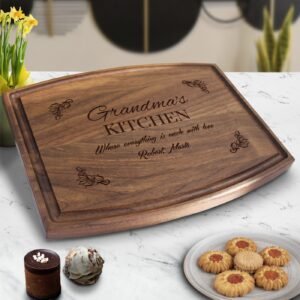 Personalized Mom’s Board, Mom Kitchen Cutting Board, Wooden Serving Tray Gift for Grandma, Mother’s Kitchen Décor, Custom Gift for Christmas