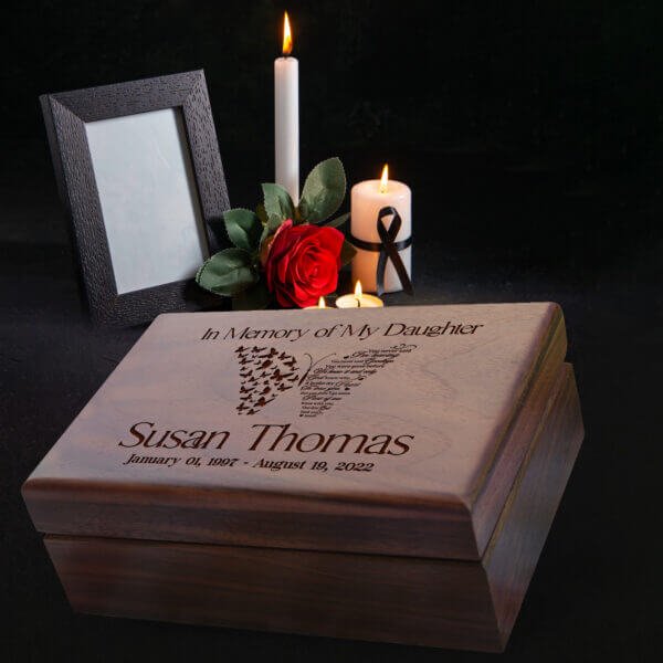 Aspera Design's Memory Box: A Customized Gift Box for Cherished Memories with Mom