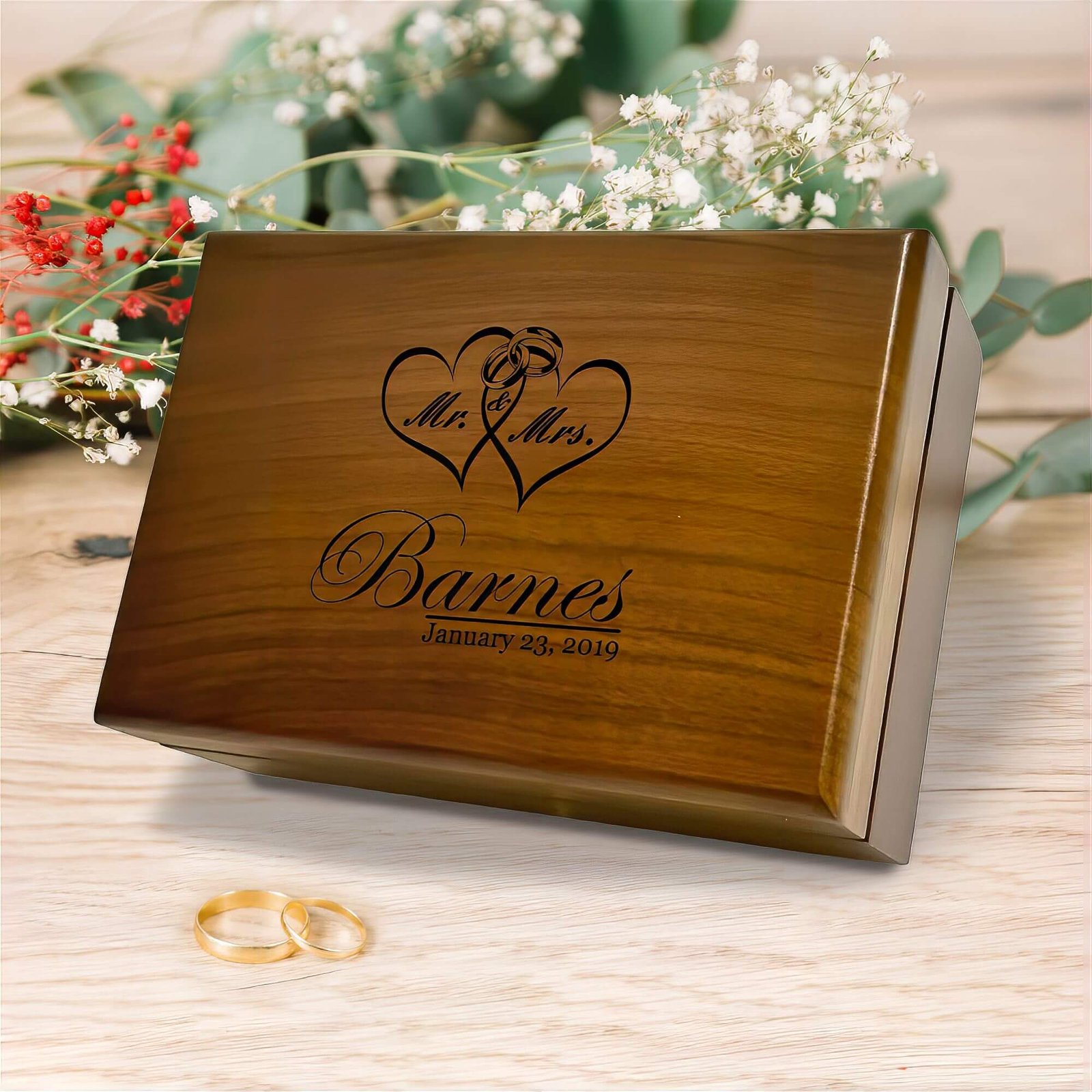 Wedding Anniversary Gift Box: A perfect present for couples celebrating their special day.